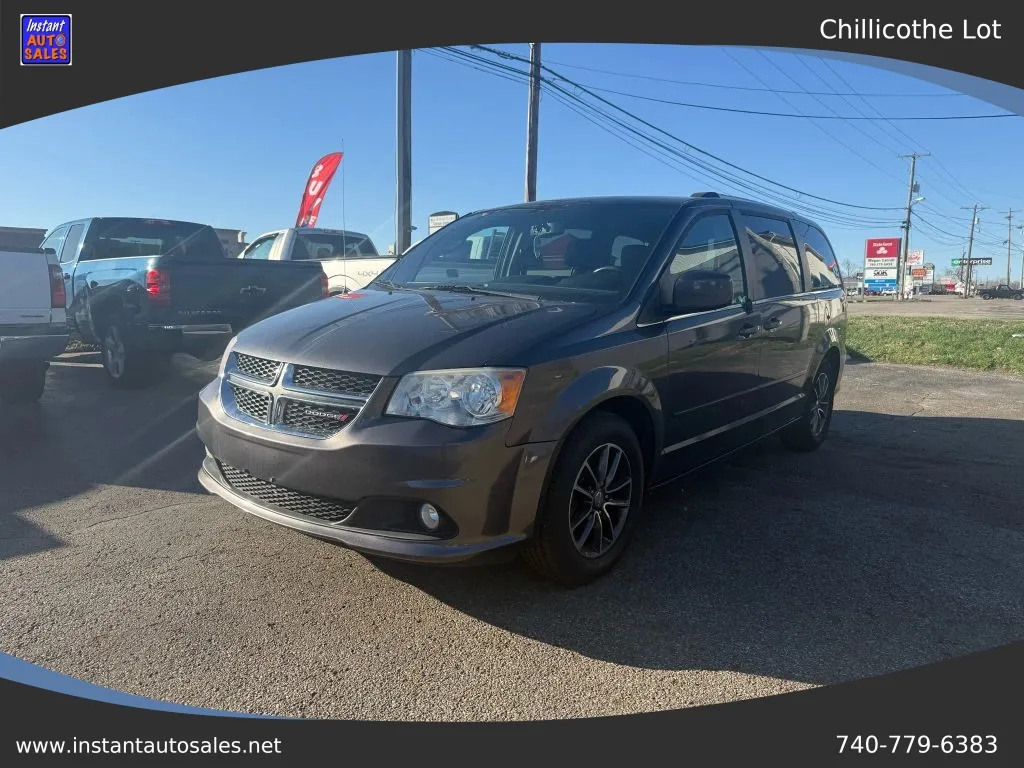Gray 2017 Dodge Grand Caravan Passenger SXT Minivan 4D for sale in Chillicothe, OH