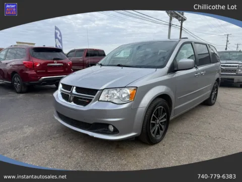 Silver 2017 Dodge Grand Caravan Passenger SXT Minivan 4D for sale in Chillicothe, OH