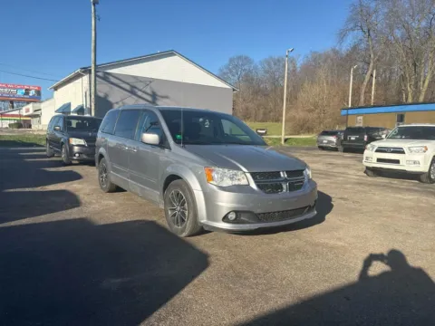 Another view of 2017 Dodge Grand Caravan Passenger SXT Minivan 4D for sale in Chillicothe, OH at Instant Auto Sales Chillicothe