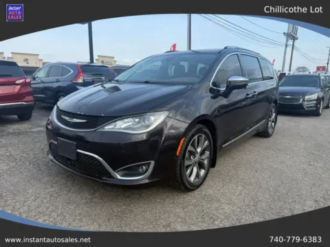 Black 2017 Chrysler Pacifica Limited Minivan 4D for sale in Chillicothe, OH