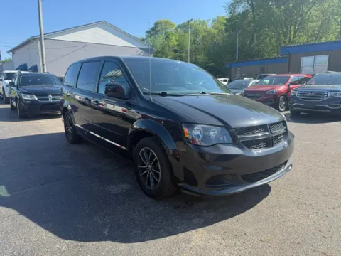 Another view of 2016 Dodge Grand Caravan Passenger SE Plus Minivan 4D for sale in Chillicothe, OH at Instant Auto Sales Chillicothe