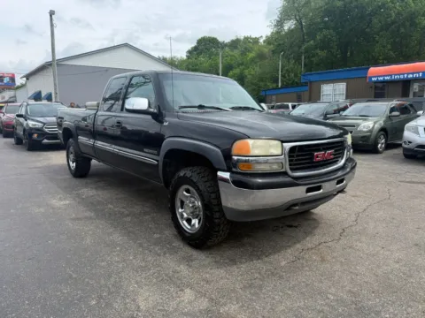 Another view of 2000 GMC Sierra 2500 HD Extended Cab Long Bed for sale in Chillicothe, OH at Instant Auto Sales Chillicothe