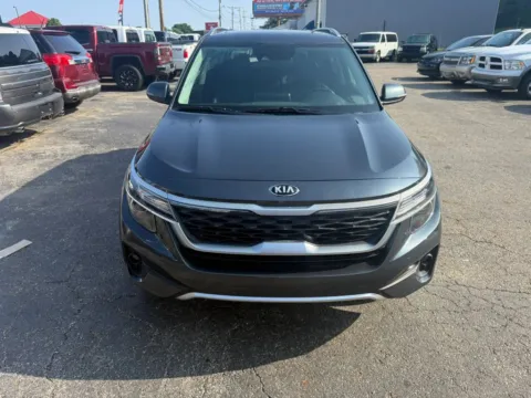Photos of 2021 Kia Seltos EX Sport Utility 4D for sale in Chillicothe, OH at Instant Auto Sales Chillicothe