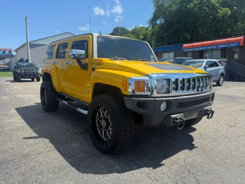 Another view of 2006 HUMMER H3 Sport Utility 4D for sale in Chillicothe, OH at Instant Auto Sales Chillicothe