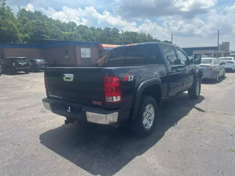 More photos of 2010 GMC Sierra 1500 Crew Cab SLE Pickup 4D 5 3/4 ft at Instant Auto Sales Chillicothe, OH