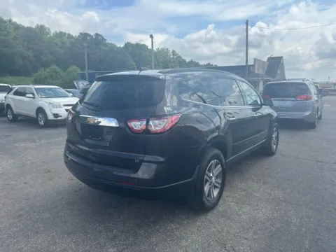 More photos of 2017 Chevrolet Traverse LT Sport Utility 4D at Instant Auto Sales Chillicothe, OH