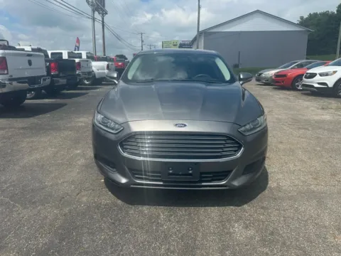 Photos of 2014 Ford Fusion SE Sedan 4D for sale in Chillicothe, OH at Instant Auto Sales Chillicothe
