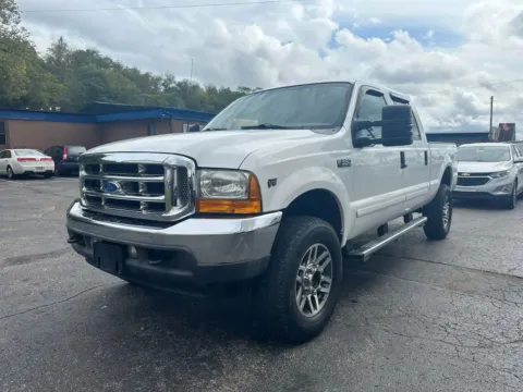 Another view of 2001 Ford F350 Super Duty Crew Cab Long Bed for sale in Chillicothe, OH at Instant Auto Sales Chillicothe