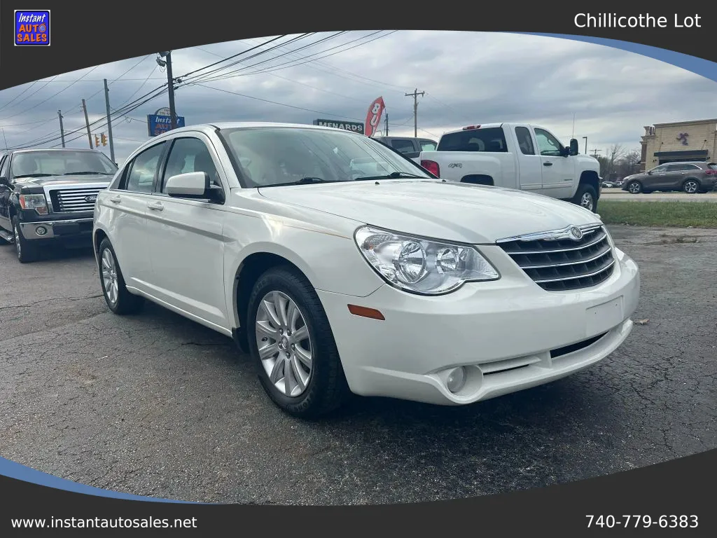 White 2010 Chrysler Sebring Limited Sedan 4D for sale in Chillicothe, OH