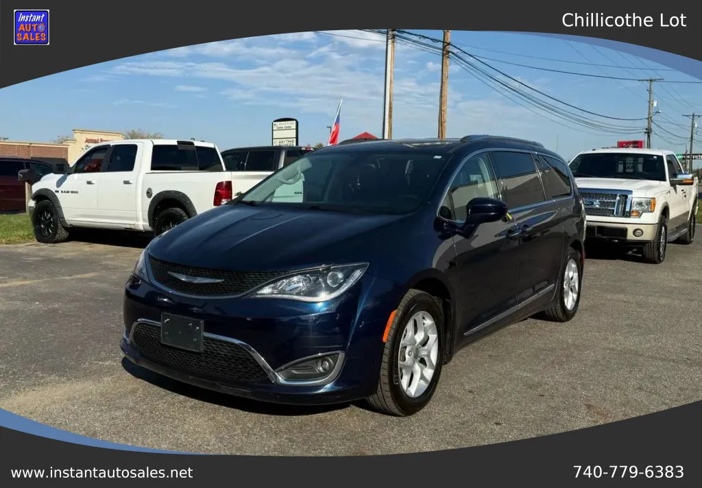 Blue 2018 Chrysler Pacifica Touring L Minivan 4D for sale in Chillicothe, OH