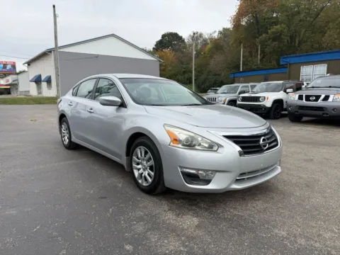 Another view of 2014 Nissan Altima 2.5 S Sedan 4D for sale in Chillicothe, OH at Instant Auto Sales Chillicothe