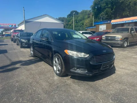 Another view of 2014 Ford Fusion SE Sedan 4D for sale in Chillicothe, OH at Instant Auto Sales Chillicothe