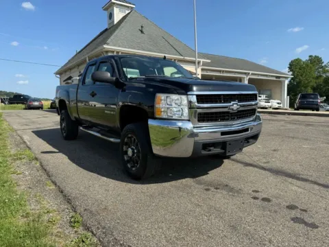 Another view of 2008 Chevrolet Silverado 2500 HD Extended Cab Work Truck Pickup 4D 6 1/2 ft for sale in Lancaster, OH at Instant Auto Sales Lancaster