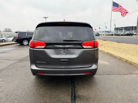 More photos of 2017 Chrysler Pacifica Touring Minivan 4D at Instant Auto Sales Lancaster, OH