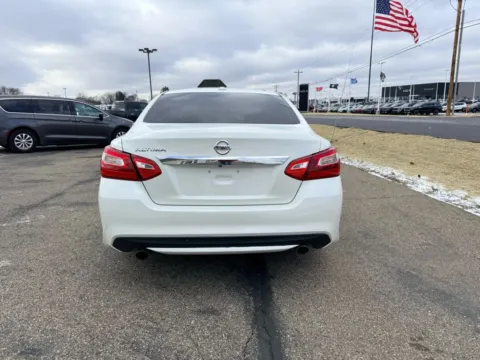More photos of 2016 Nissan Altima 2.5 SL Sedan 4D at Instant Auto Sales Lancaster, OH