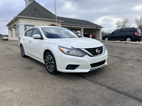 Another view of 2016 Nissan Altima 2.5 SL Sedan 4D for sale in Lancaster, OH at Instant Auto Sales Lancaster