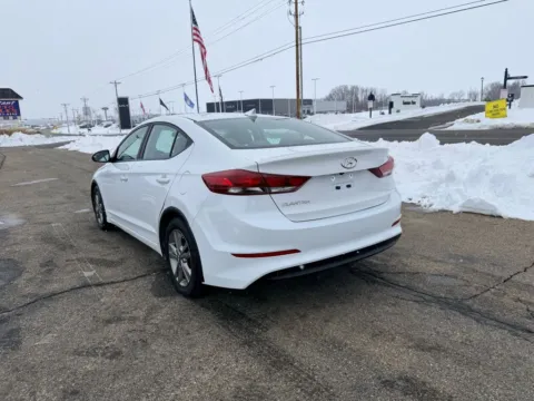 More photos of 2017 Hyundai Elantra SE Sedan 4D at Instant Auto Sales Lancaster, OH