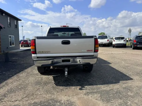 More photos of 2006 GMC Sierra 1500 Crew Cab SLE Pickup 4D 5 3/4 ft at Instant Auto Sales Lancaster, OH