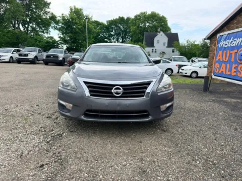 Photos of 2014 Nissan Altima 2.5 SV Sedan 4D for sale in Lancaster, OH at Instant Auto Sales Lancaster
