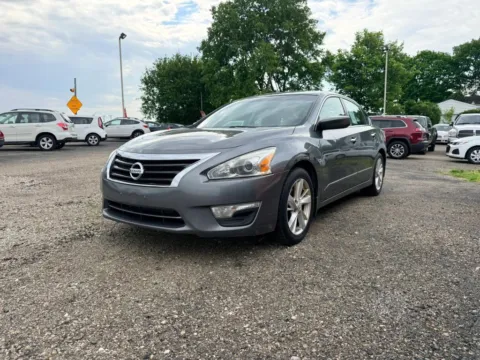 Another view of 2014 Nissan Altima 2.5 SV Sedan 4D for sale in Lancaster, OH at Instant Auto Sales Lancaster