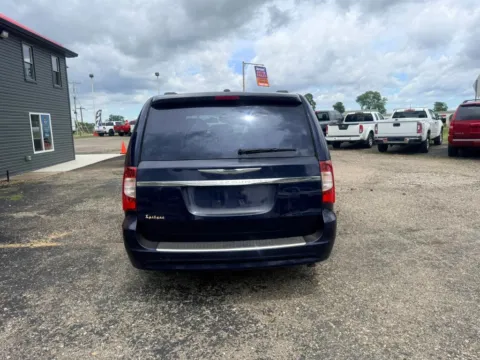 More photos of 2016 Chrysler Town & Country Touring Minivan 4D at Instant Auto Sales Lancaster, OH
