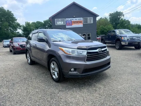 Another view of 2015 Toyota Highlander Limited Platinum Sport Utility 4D for sale in Lancaster, OH at Instant Auto Sales Lancaster