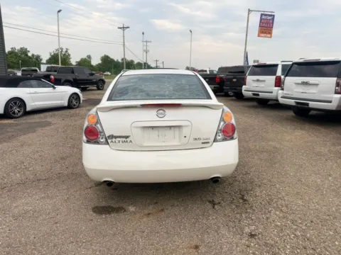 More photos of 2003 Nissan Altima 3.5 SE Sedan 4D at Instant Auto Sales Lancaster, OH