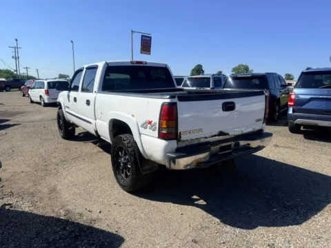 More photos of 2004 GMC Sierra 2500 HD Crew Cab SLE Pickup 4D 6 1/2 ft at Instant Auto Sales Lancaster, OH