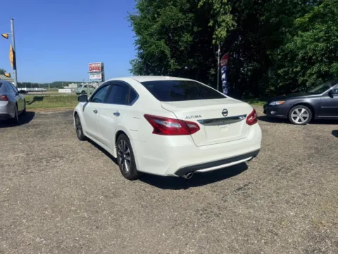 More photos of 2016 Nissan Altima 2.5 SL Sedan 4D at Instant Auto Sales Lancaster, OH