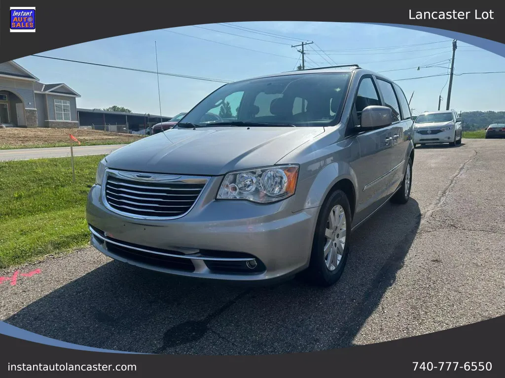 2016 Chrysler Town & Country Touring Minivan 4D for sale in Lancaster, OH