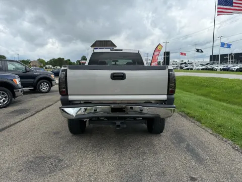 More photos of 2005 GMC Sierra 2500 HD Crew Cab SLT Pickup 4D 6 1/2 ft at Instant Auto Sales Lancaster, OH
