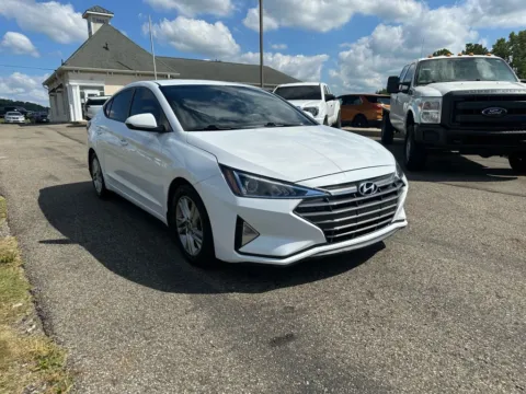 Another view of 2020 Hyundai Elantra SEL Sedan 4D for sale in Lancaster, OH at Instant Auto Sales Lancaster