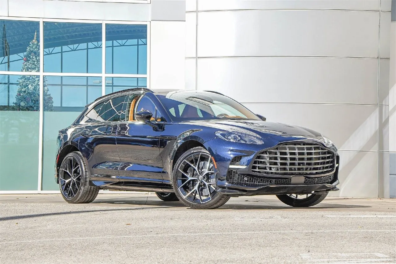 2026 Aston Martin DBX 707's photo