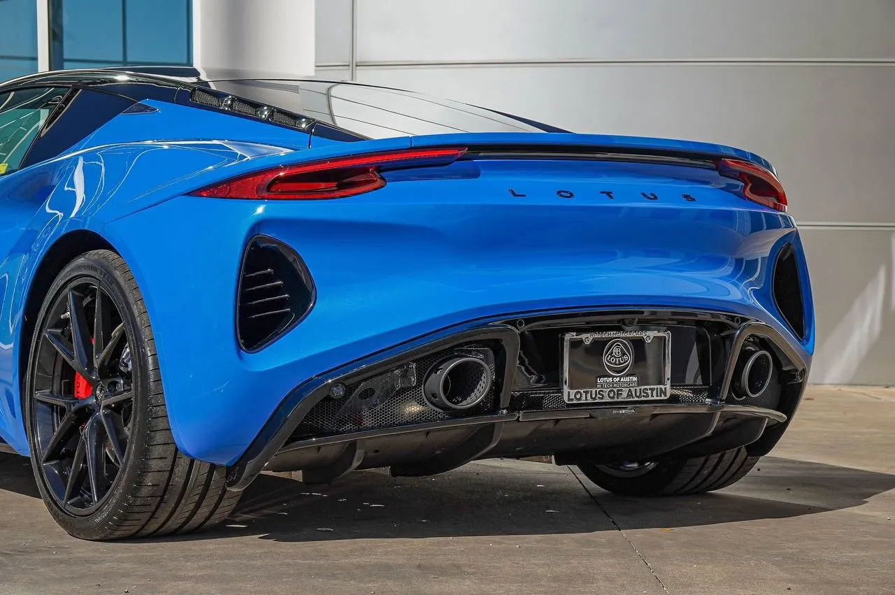 2026 Lotus Emira - Photo 12