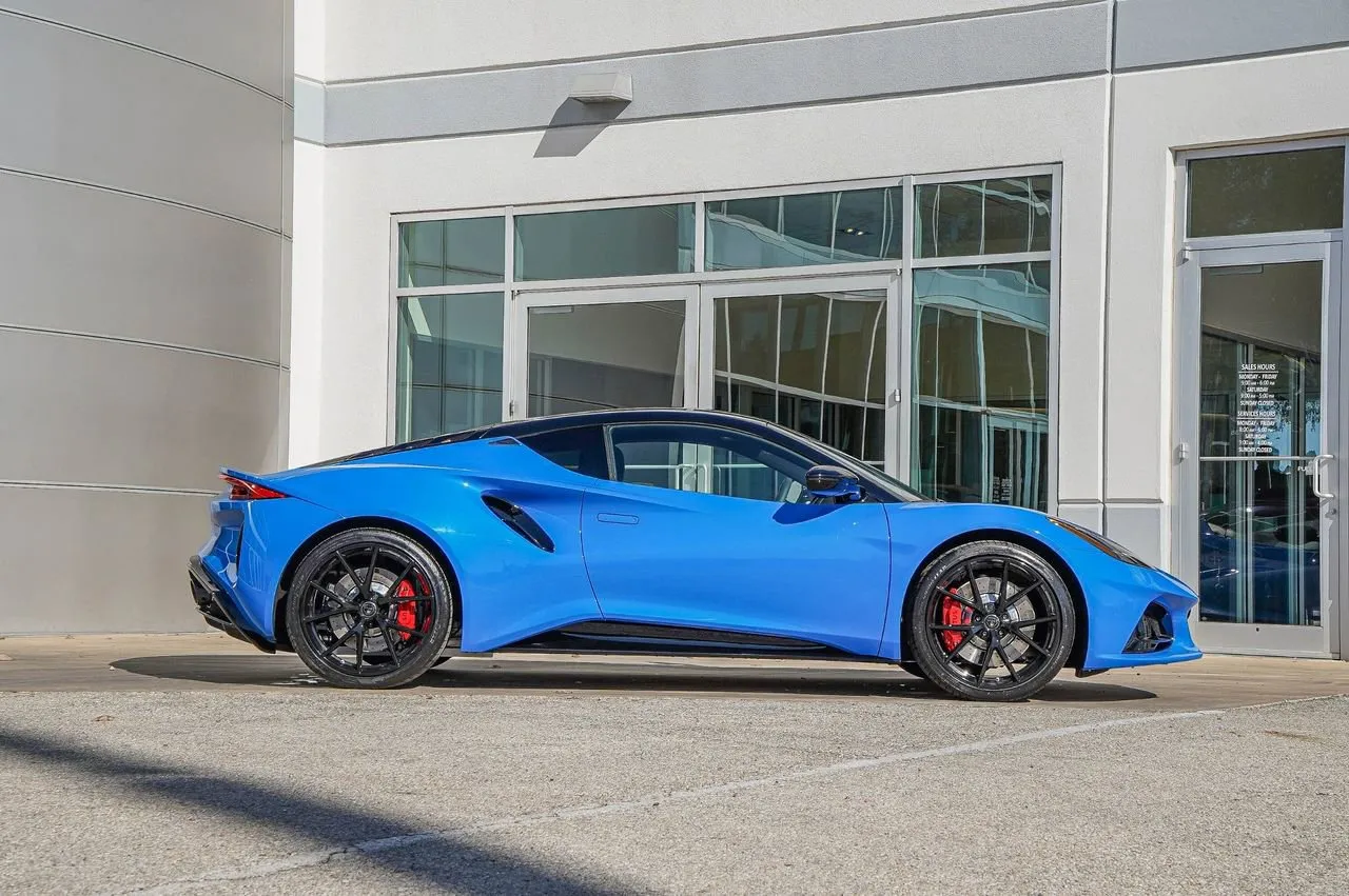 2026 Lotus Emira - Photo 5