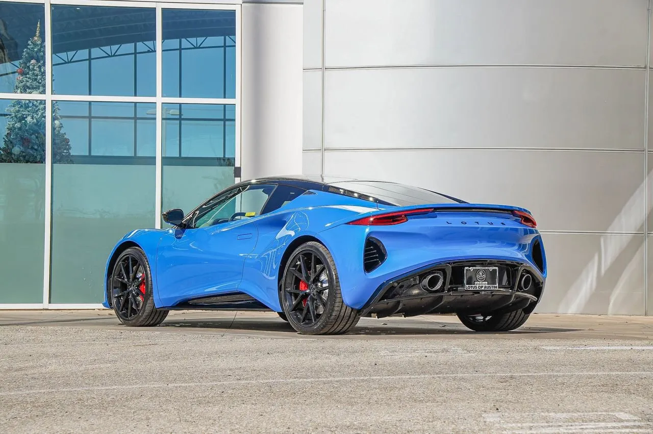 2026 Lotus Emira - Photo 11