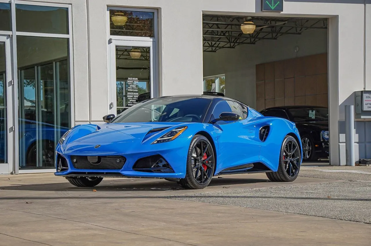2026 Lotus Emira - Photo 8