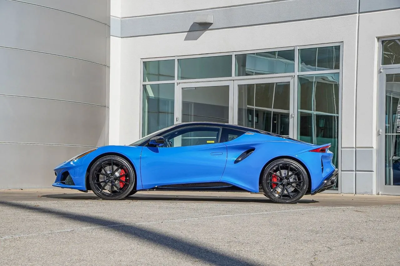 2026 Lotus Emira - Photo 9
