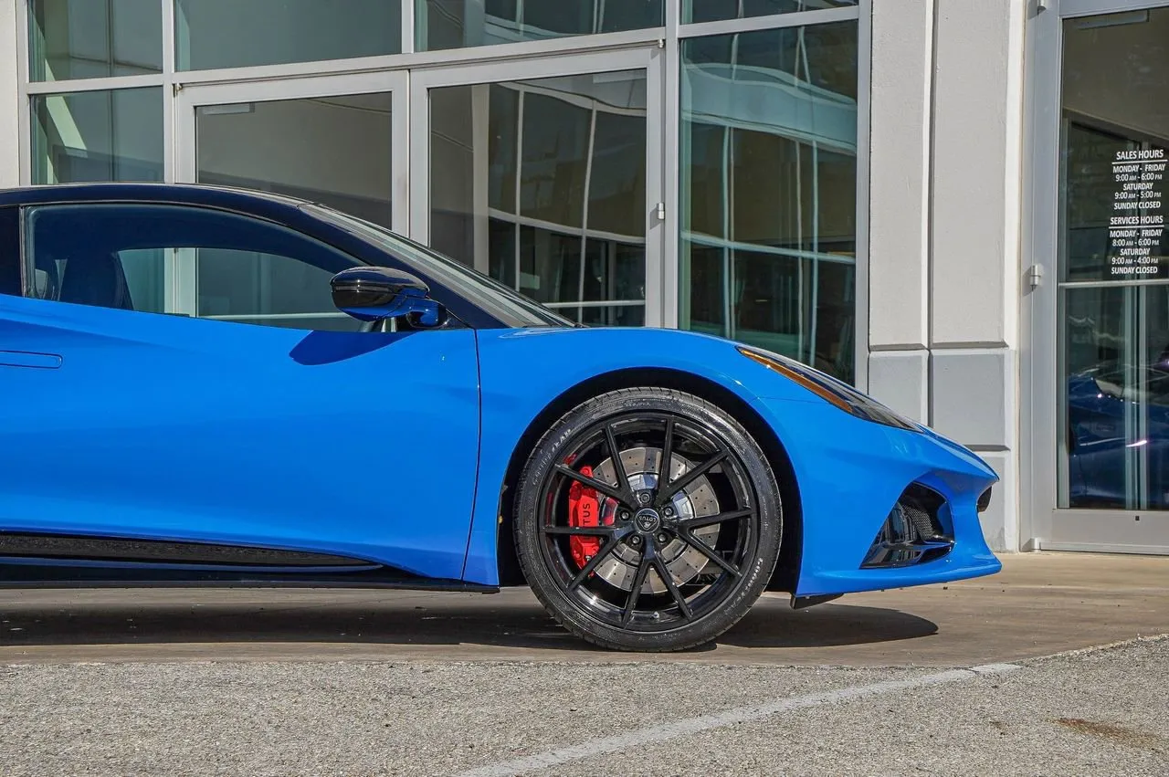 2026 Lotus Emira - Photo 6