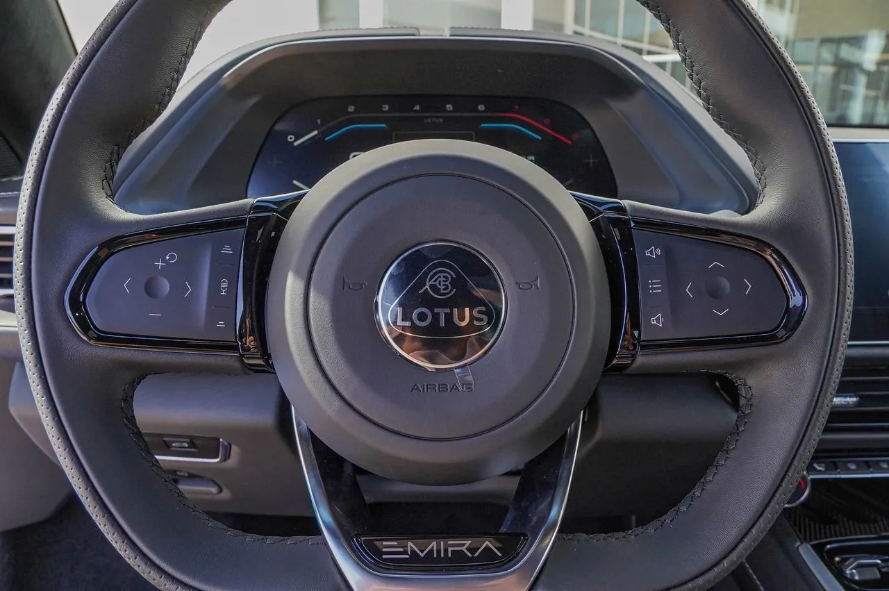 2026 Lotus Emira - Photo 19