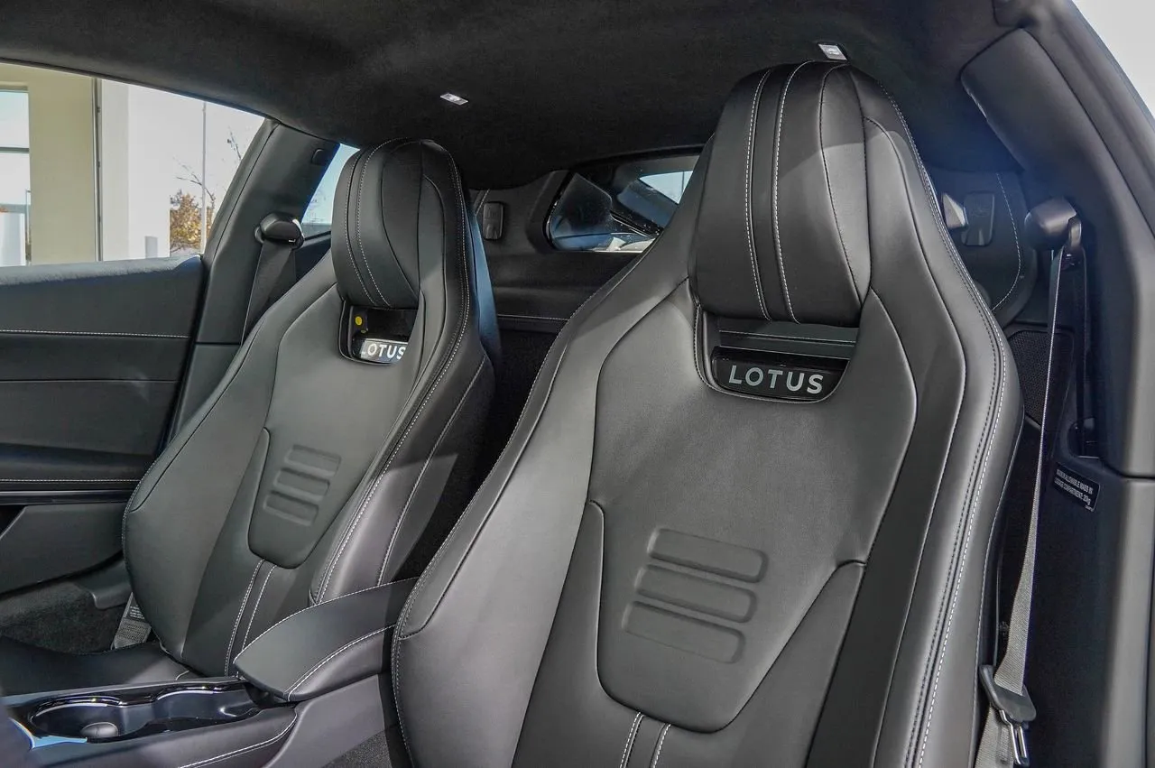 2026 Lotus Emira - Photo 17