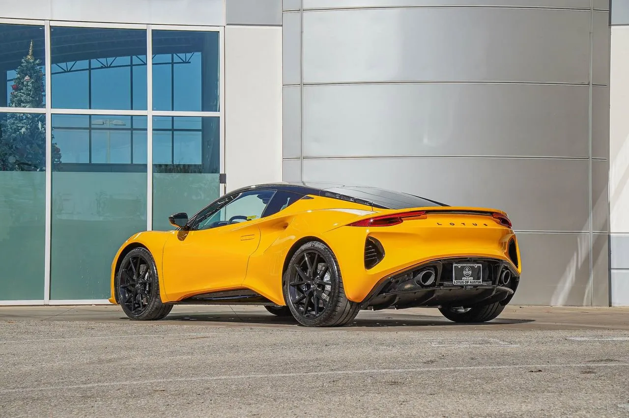 2026 Lotus Emira - Photo 11