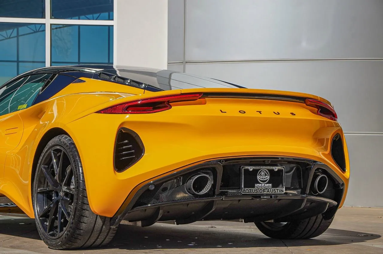 2026 Lotus Emira - Photo 12