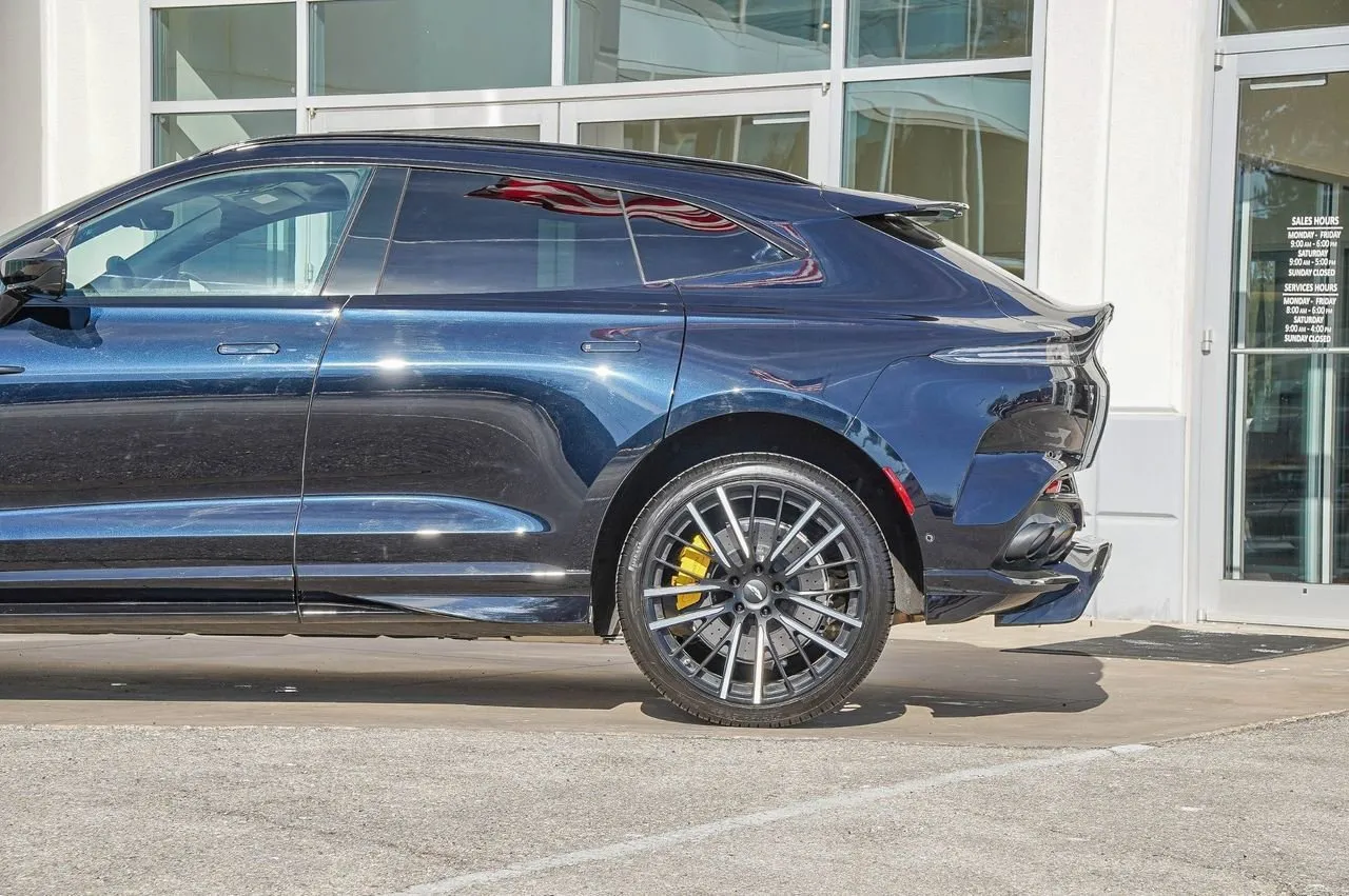 2024 Aston Martin DBX 707 - Photo 13