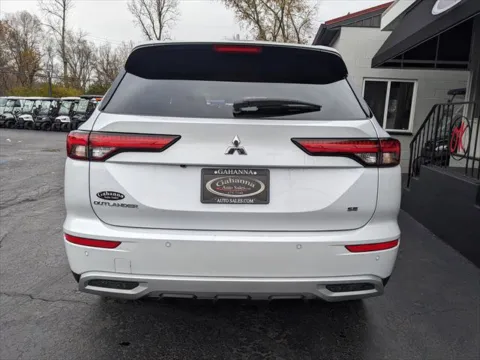 More photos of 2024 Mitsubishi Outlander SE 2WD at Gahanna Auto Sales, OH
