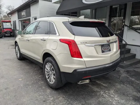 Another view of 2017 Cadillac XT5 Luxury FWD for sale in Gahanna, OH at Gahanna Auto Sales