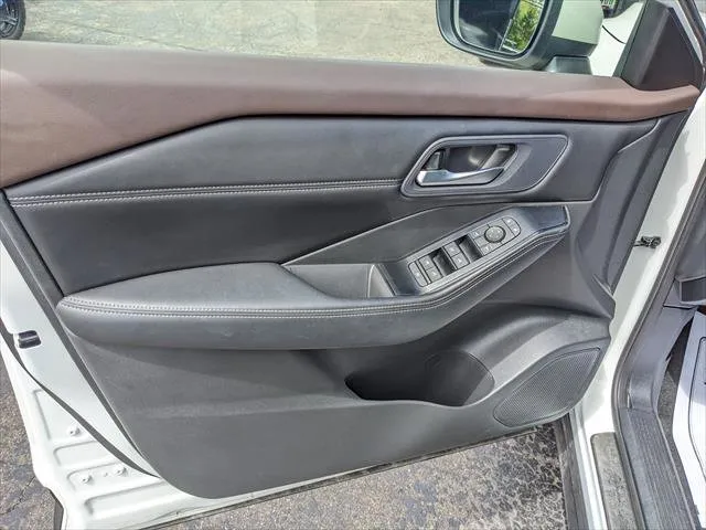 2023 Nissan Rogue SV - Photo 11