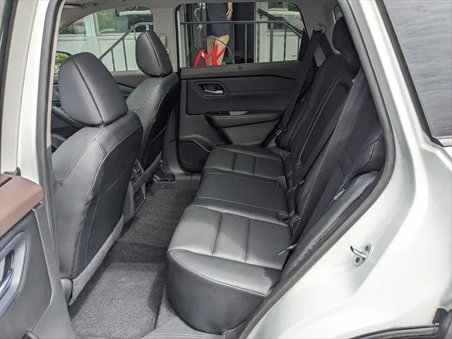 2023 Nissan Rogue SV - Photo 13