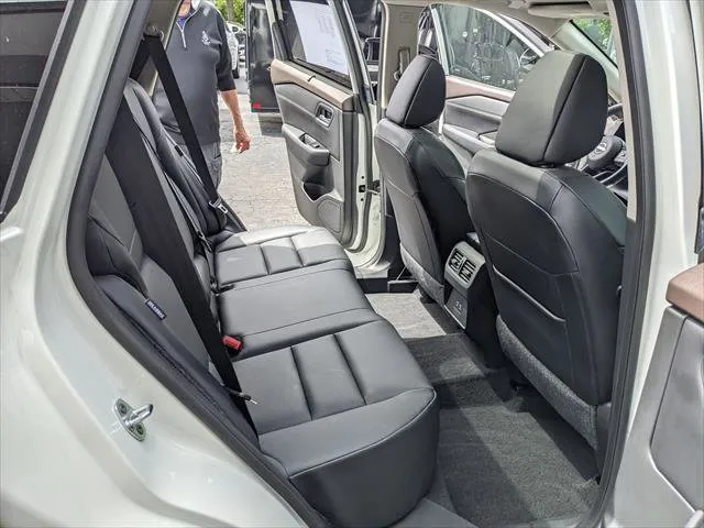 2023 Nissan Rogue SV - Photo 18