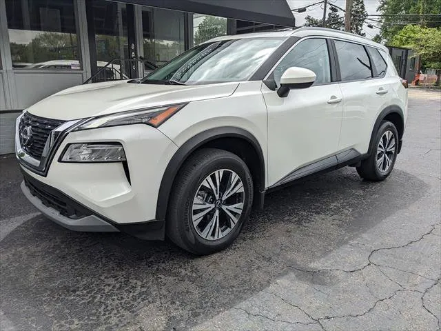 White 2023 Nissan Rogue SV for sale in Gahanna, OH